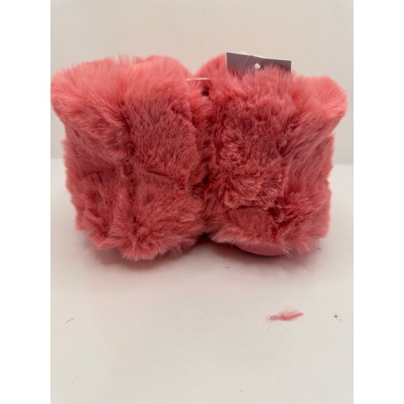 Reseller Bundle of 10 Pairs - Cat & Jack Girls’ Fuzzy Slippers – Small (5/6) - Picture 6 of 8